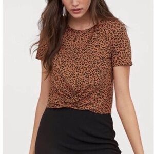 NWT H&M Cropped Leopard print twist front t-shirt Woman’s Small